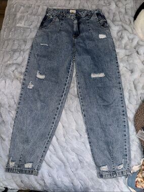 POL Distressed Boyfriend Jeans - Light Blue Wash